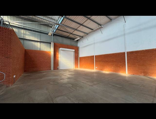 793M² WAREHOUSE TO LET IN LONGLAKE